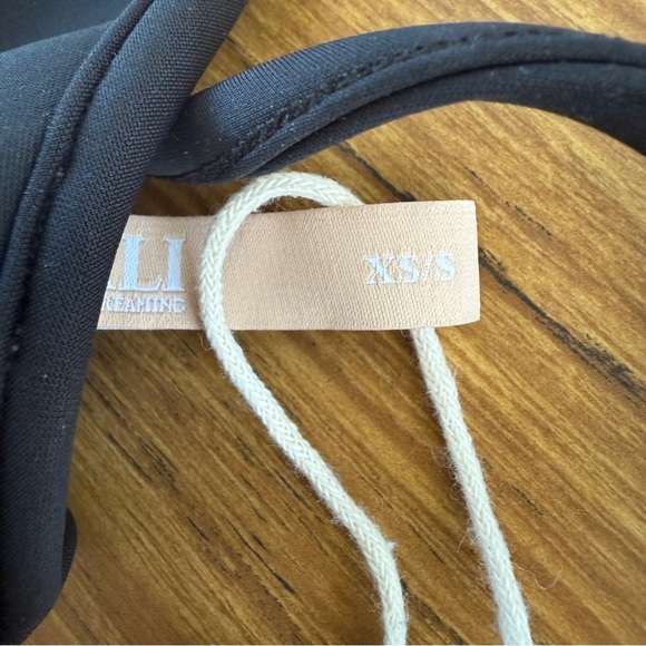 NWT Cali Dreaming Lyra Scuba Bikini Top | Black | Size XS/S - Picture 3 of 4